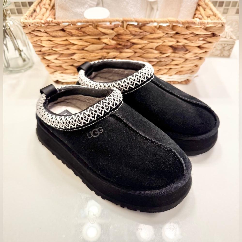 UGG Women’s Tazz Slip-On Platform Flats - Black - Size 6M